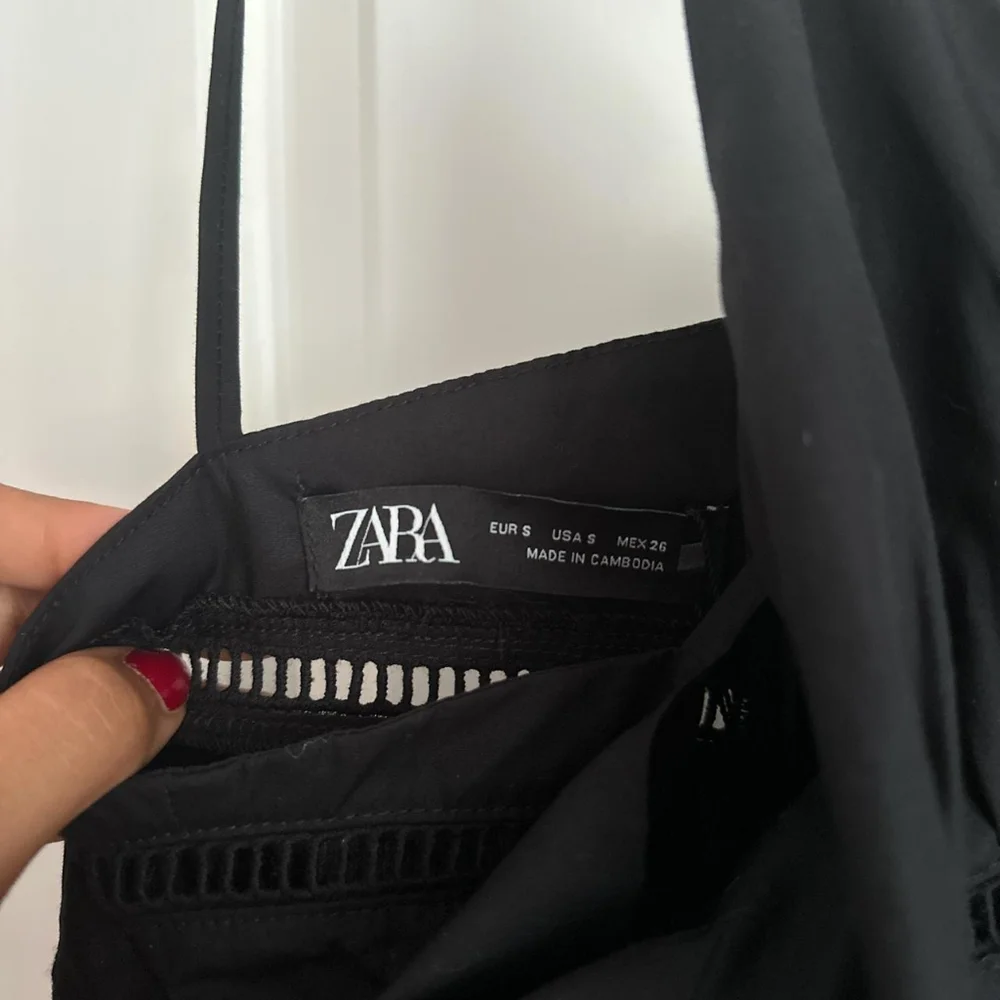 Elegant Black Mini Dress with Straps - Picture 4 of 4